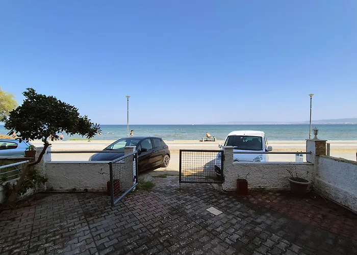 La Relax Seaside House Apartment Néoi Epivátai